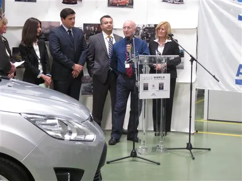 Servicio De Megafonia Con Atril De Metacrilato   Presentacion De Productos